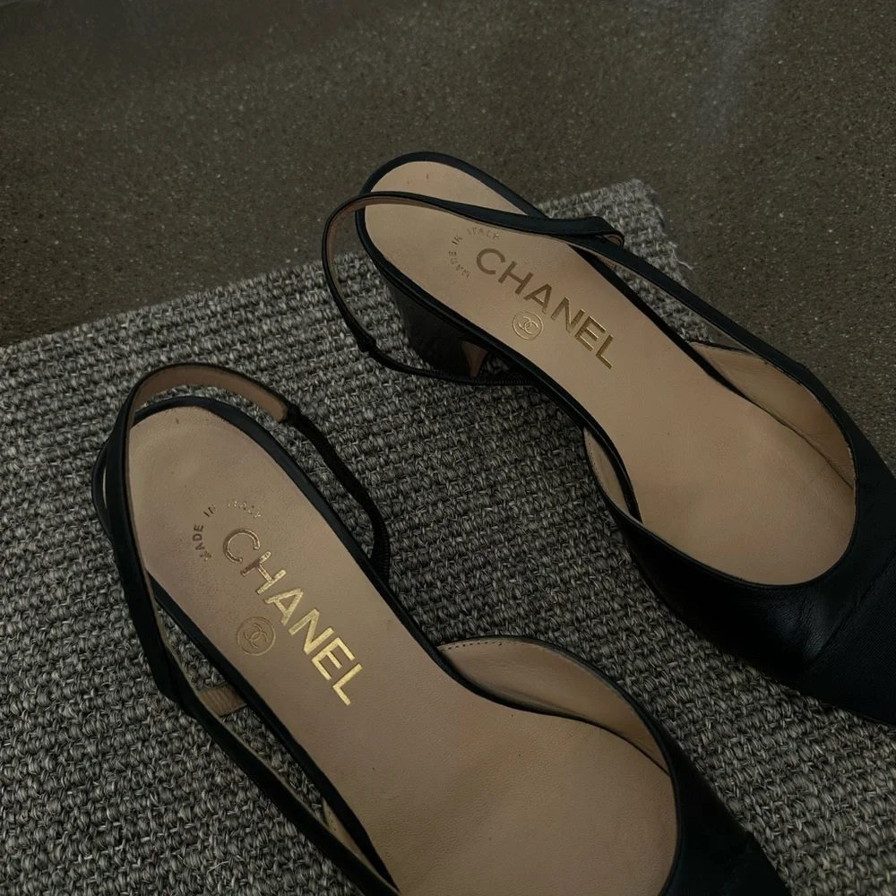 CHANEL Black Interlocking CC Logo Leather Slingback Pumps - Picture 4 of 15